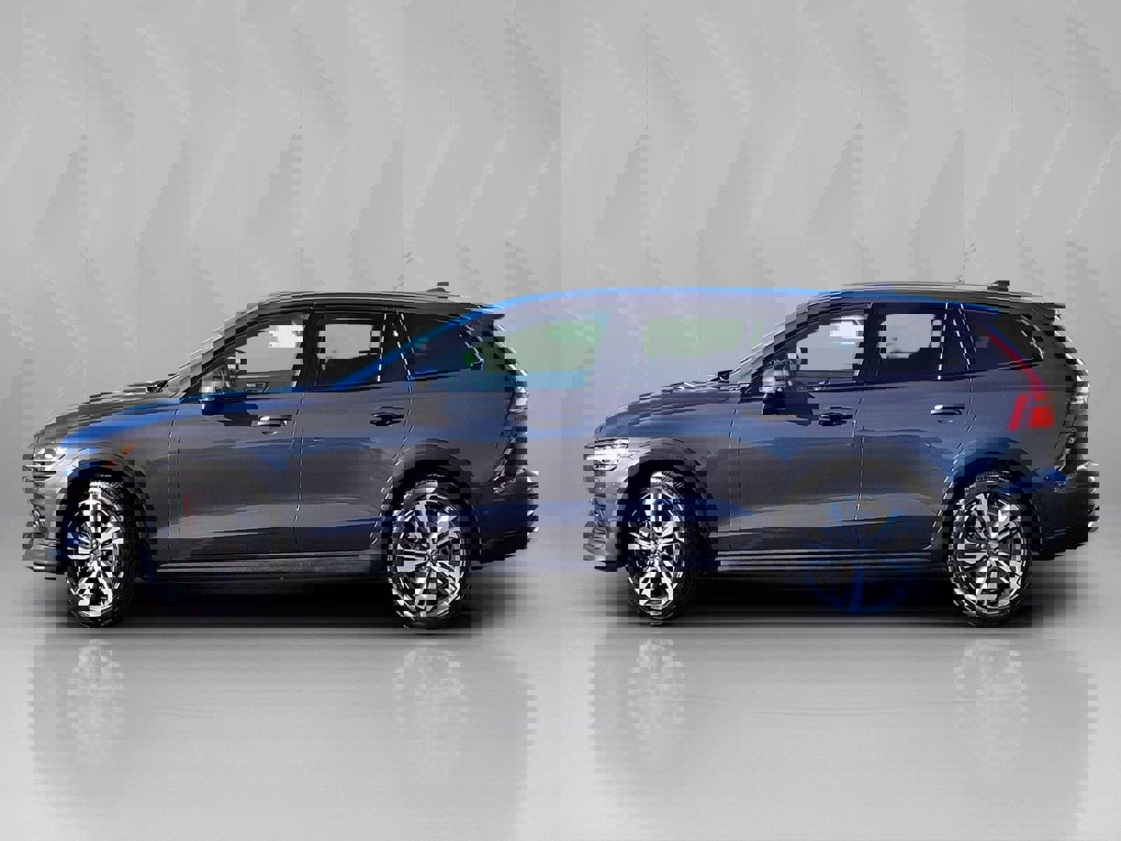 Certified 2025 Volvo V60 B5 Cross Country Plus image 3