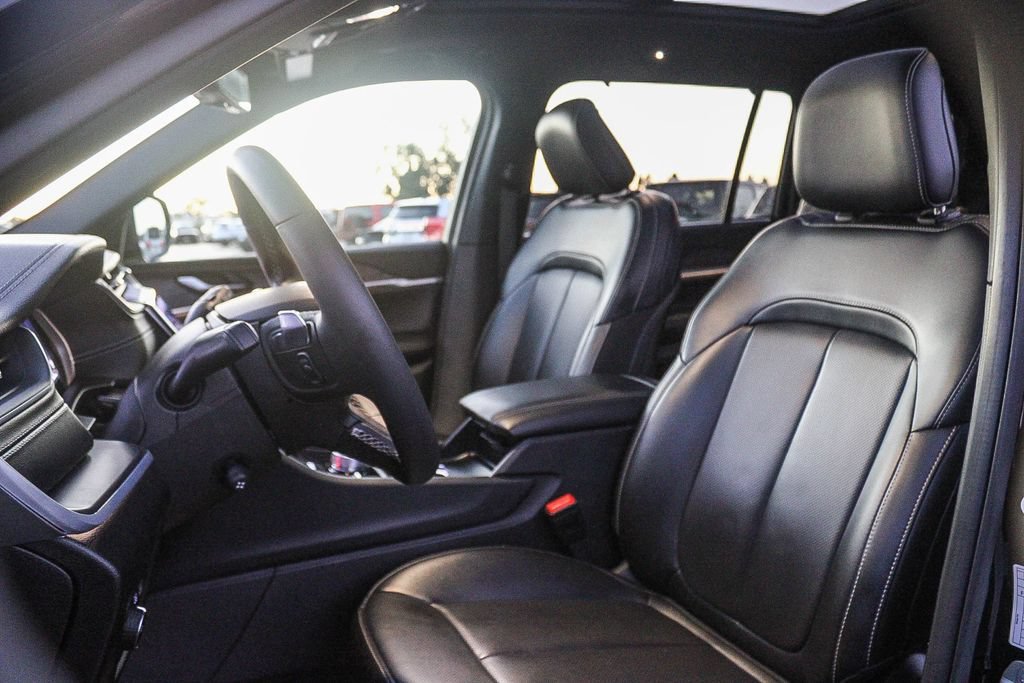 Used 2024 Jeep Grand Cherokee L Limited w/ Luxury Tech Group II AWD/4WD image 18