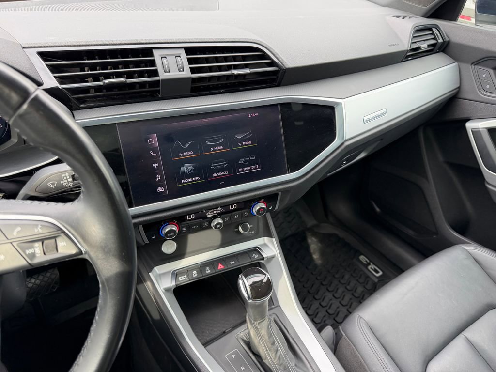Used 2020 Audi Q3 2.0T Premium w/ Convenience Package AWD/4WD image 22