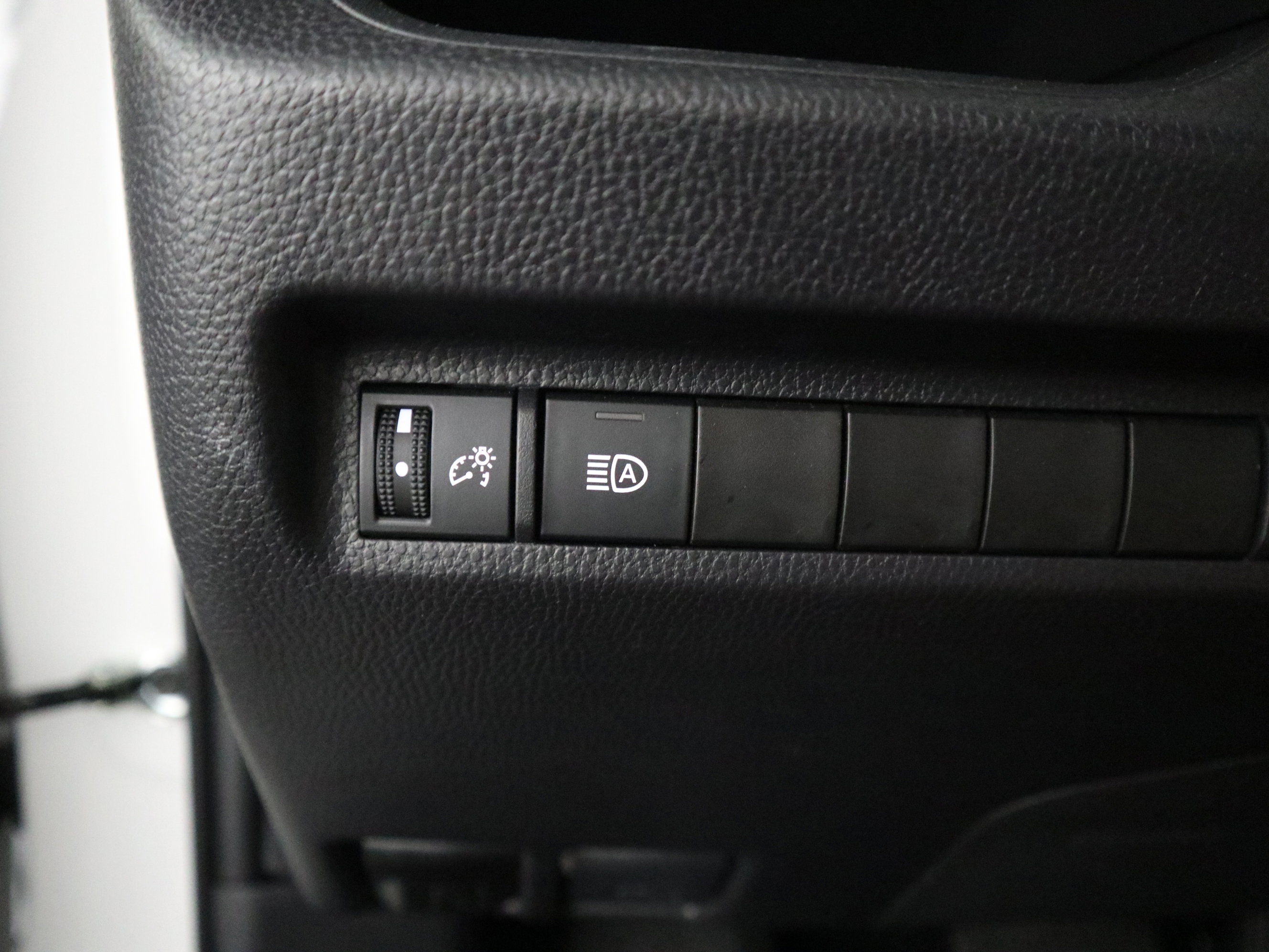 Used 2025 Toyota RAV4 XLE Premium image 30