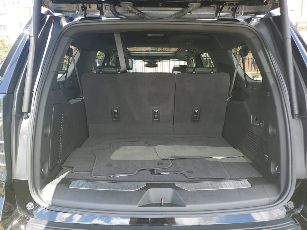 Used 2025 Chevrolet Suburban RST w/ Comfort Package AWD/4WD image 9