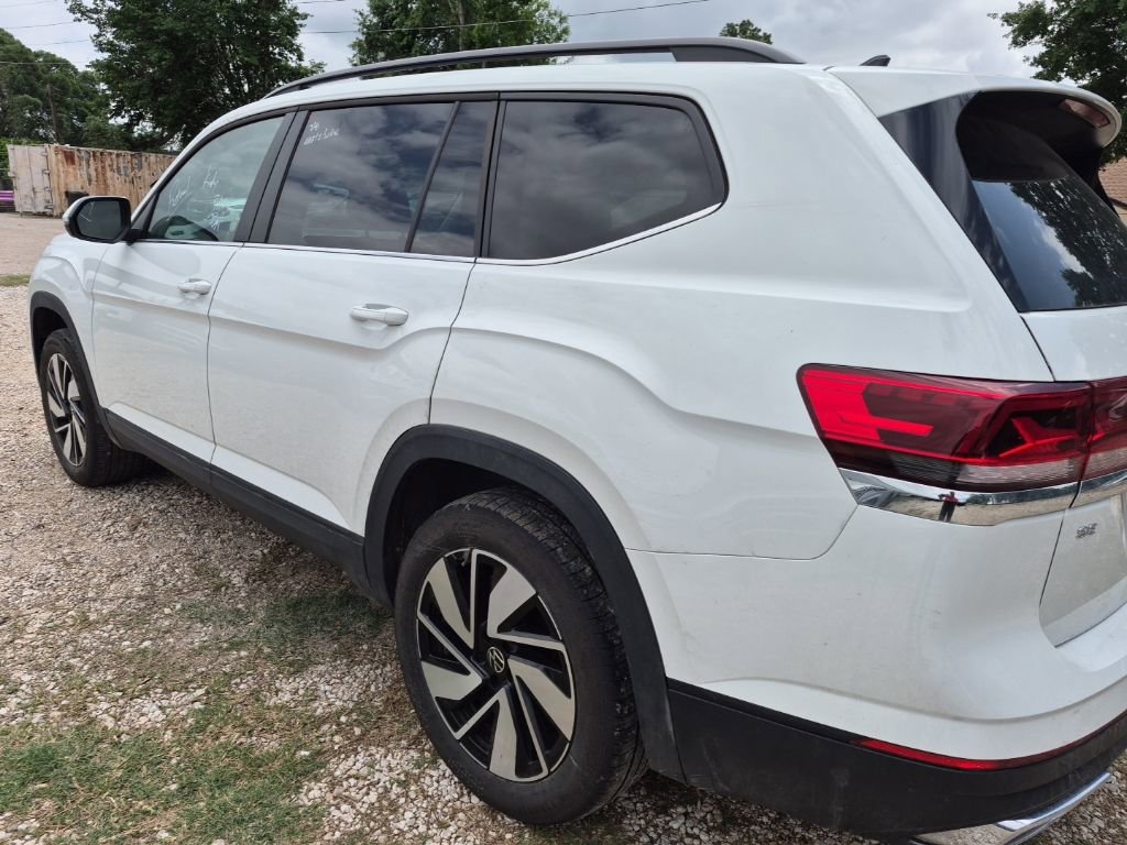 Used 2025 Volkswagen Atlas SE FWD image 2
