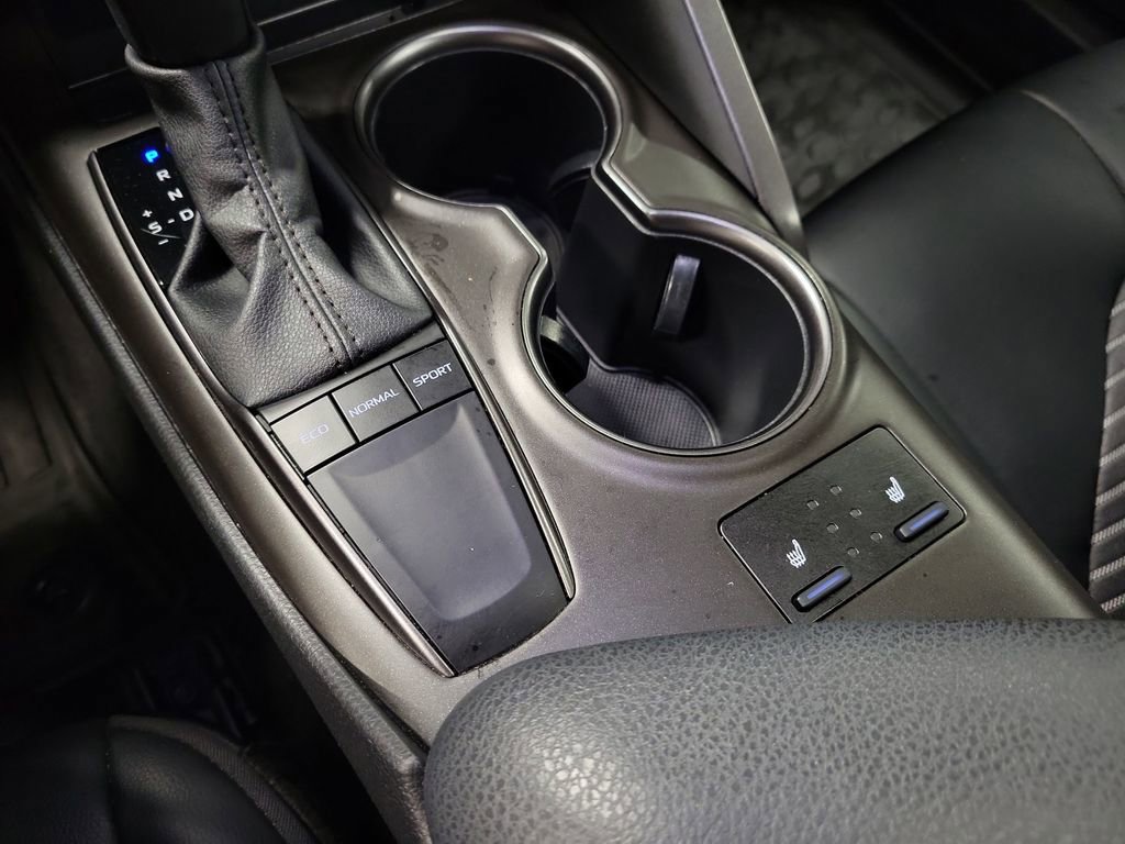 Used 2023 Toyota Camry SE w/ Cold Weather Package FWD image 15