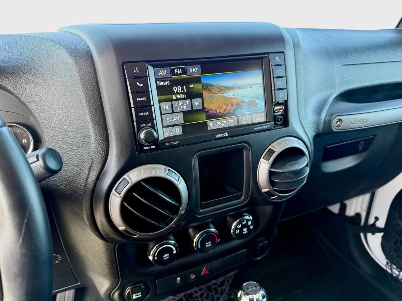 Used 2017 Jeep Wrangler Unlimited Sport w/ Connectivity Group image 15