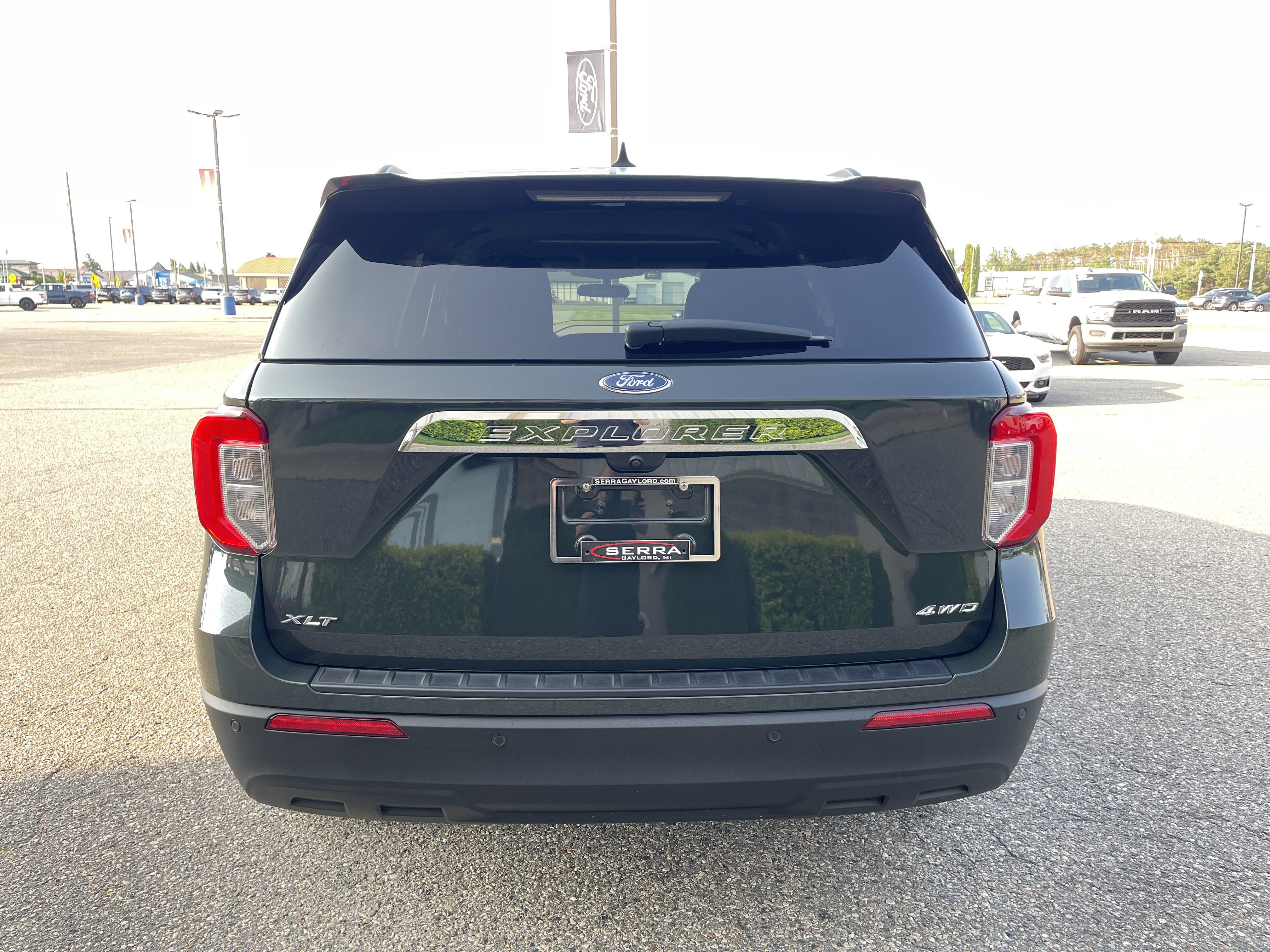 Used 2023 Ford Explorer XLT AWD/4WD image 4
