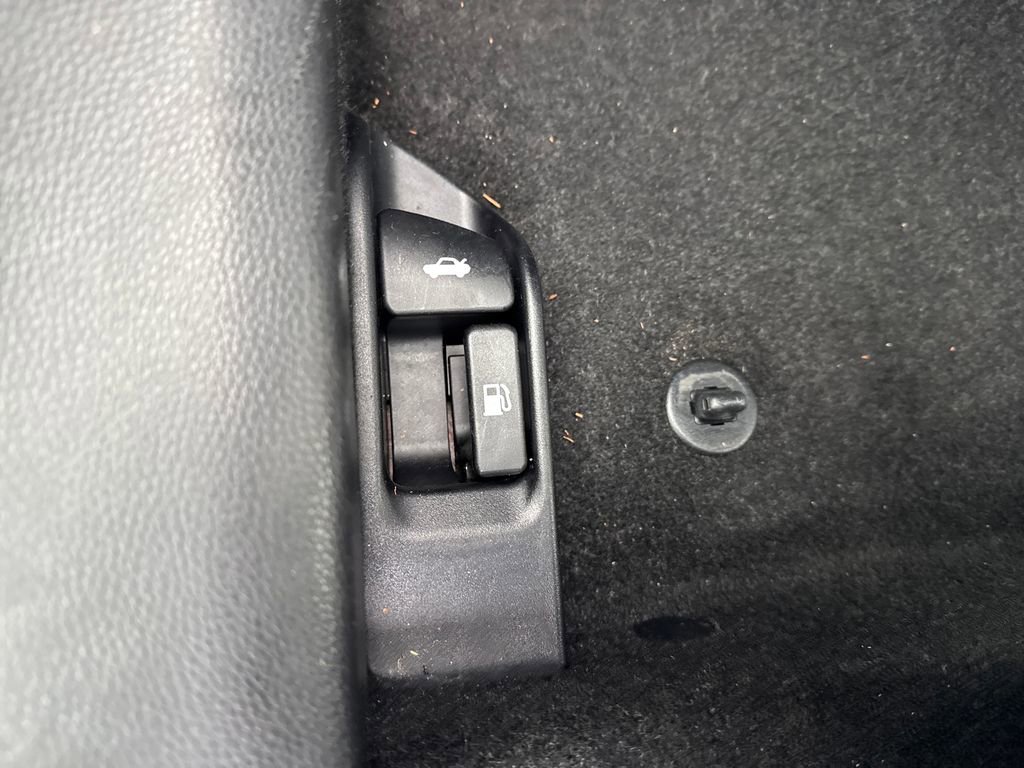 Used 2020 Toyota Corolla LE image 14