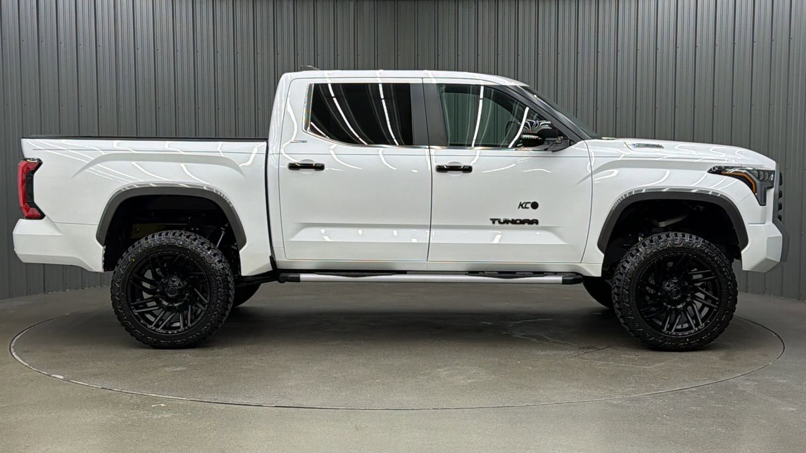 Used 2025 Toyota Tundra Limited image 6