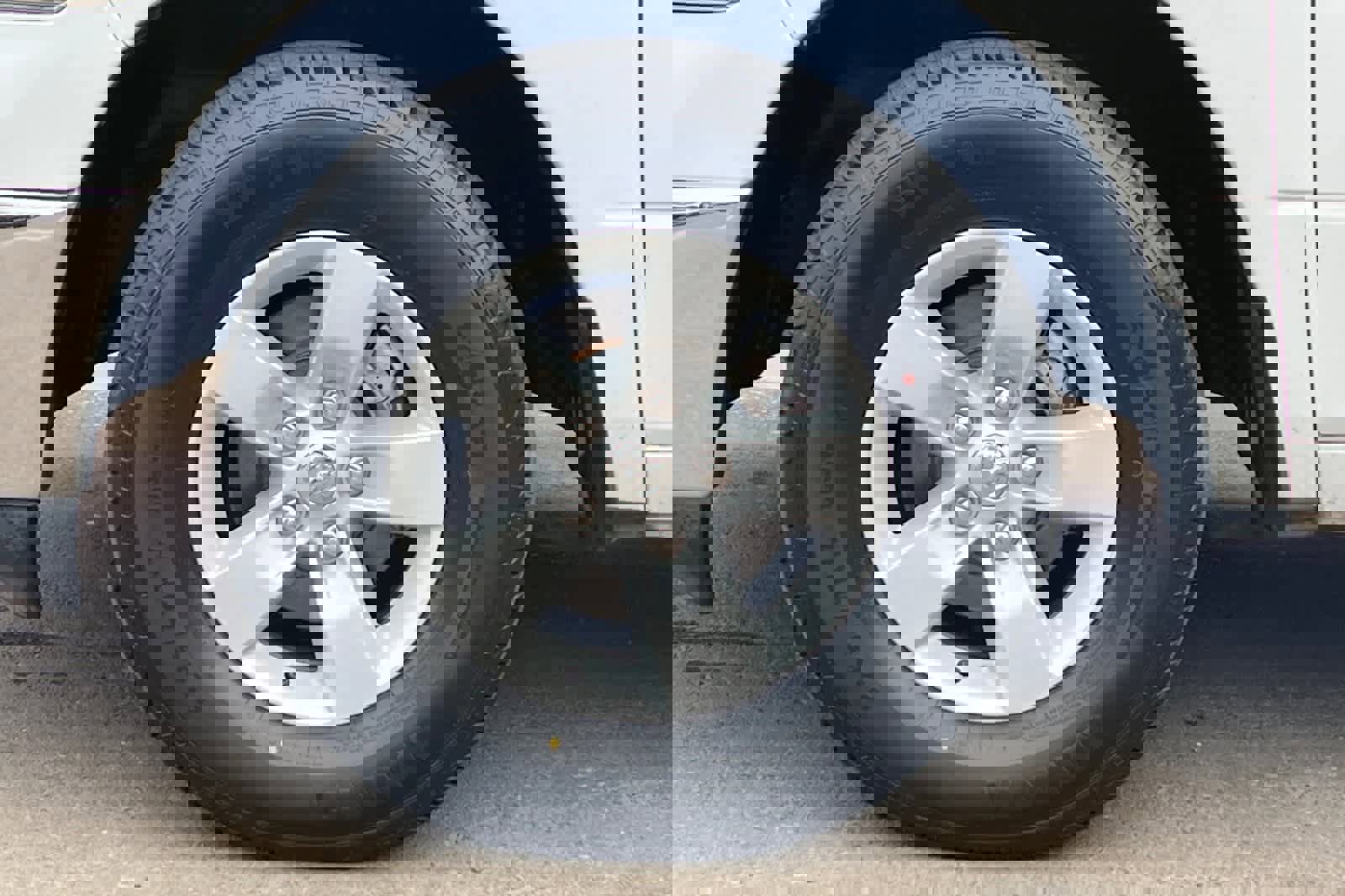 Used 2013 RAM 1500 Classic SLT w/ Remote Start & Security Group image 32