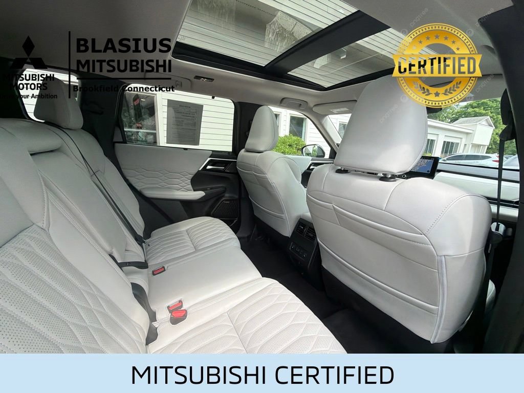 Used 2025 Mitsubishi Outlander AWD image 37