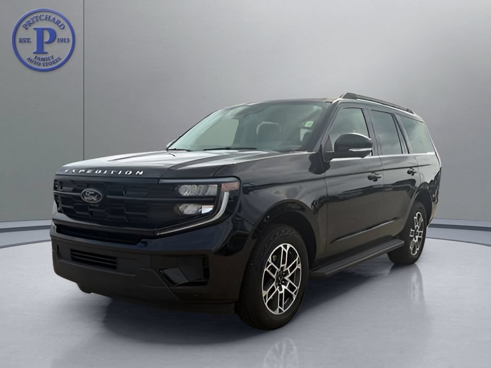 Used 2025 Ford Expedition Active AWD/4WD image 2