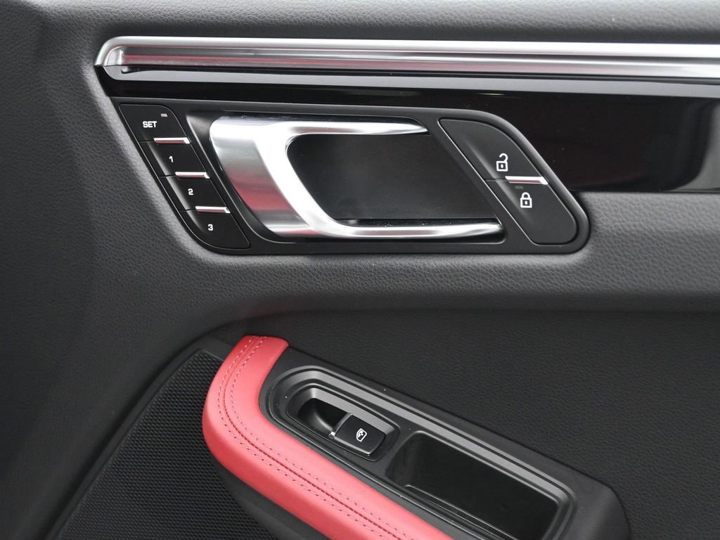 Used 2023 Porsche Macan S image 12