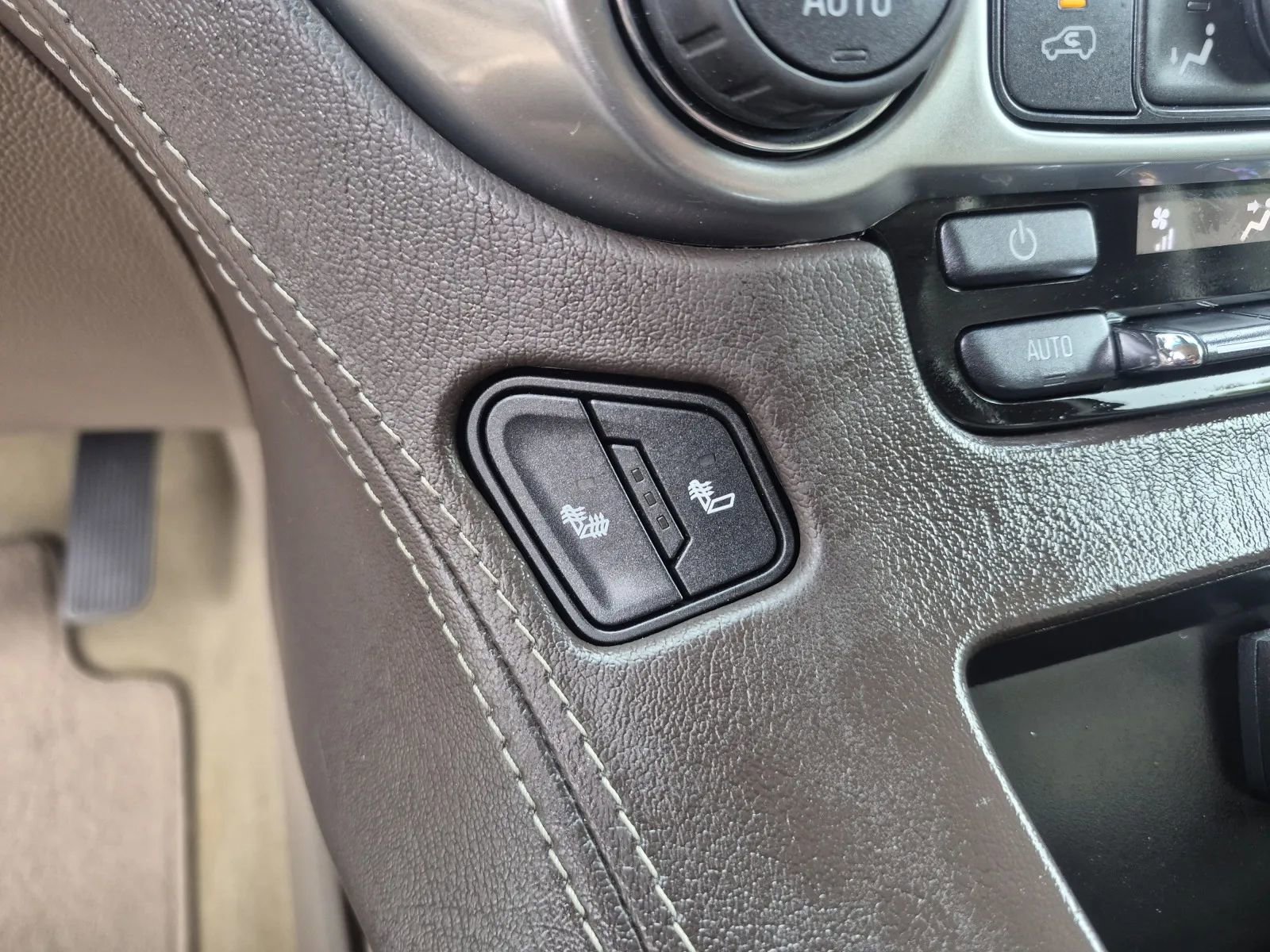 Used 2018 Chevrolet Suburban LT AWD/4WD image 29