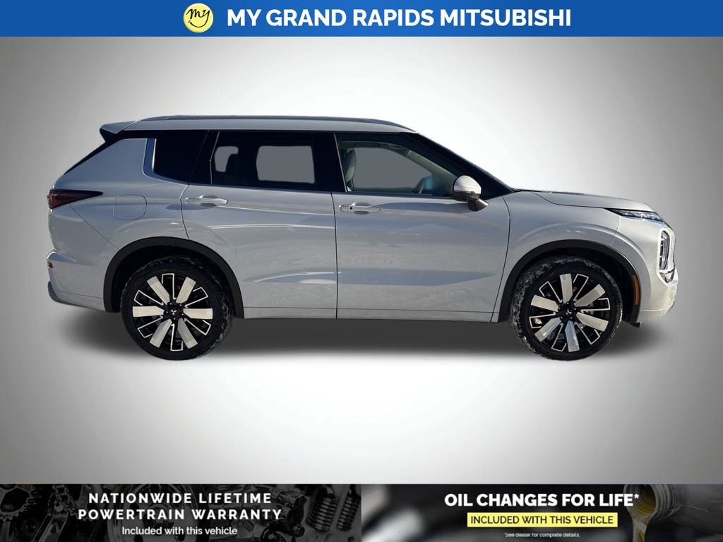New 2026 Mitsubishi Outlander SEL image 2