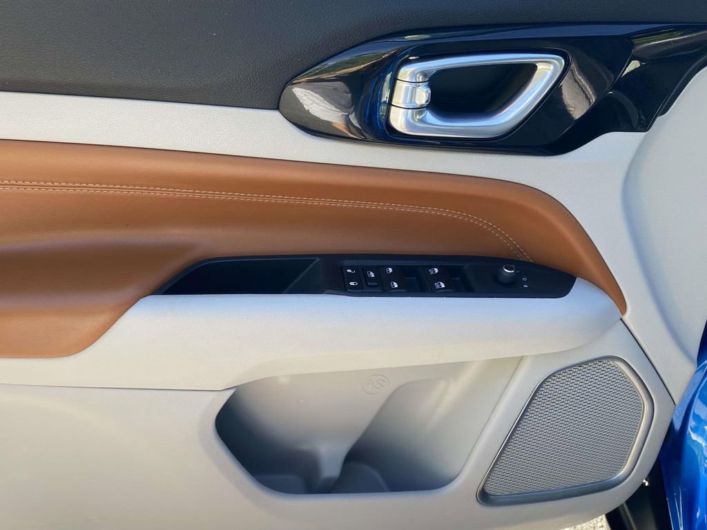 Used 2024 Jeep Compass Limited image 15