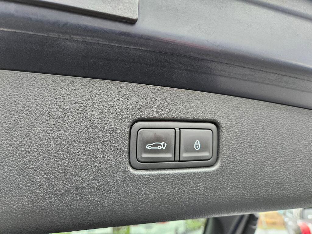 Used 2025 Genesis GV70 3.5T Sport w/ Sport Advanced Package image 19