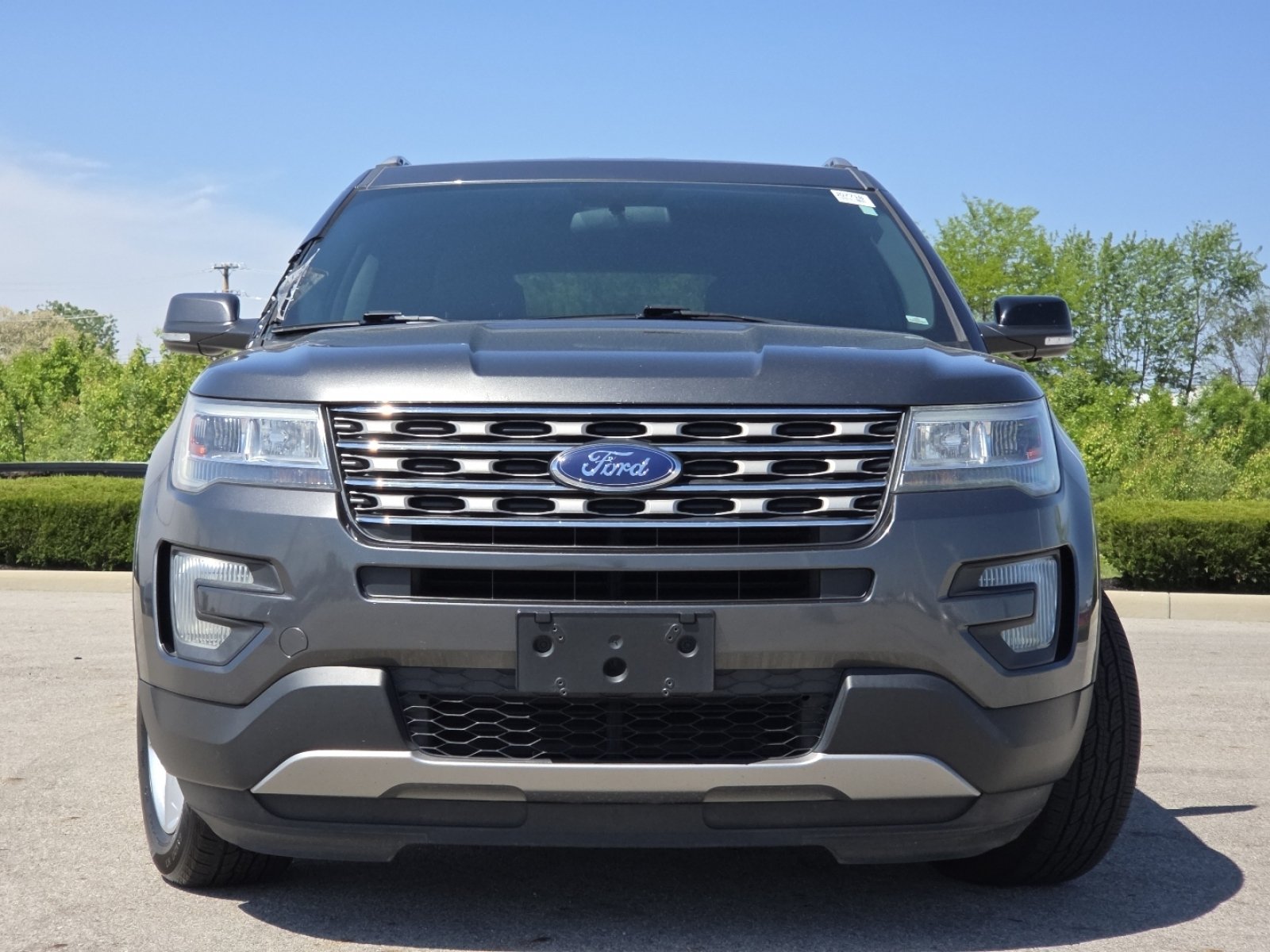 Used 2017 Ford Explorer XLT AWD/4WD image 10