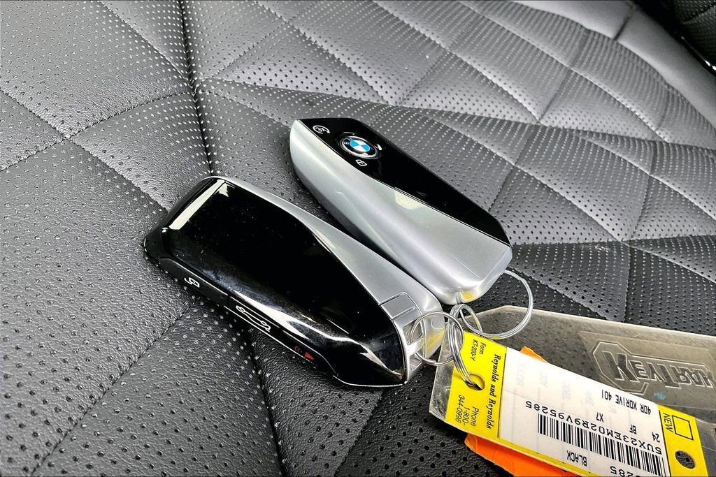 Used 2024 BMW X7 xDrive40i w/ Parking Assistance Package image 34