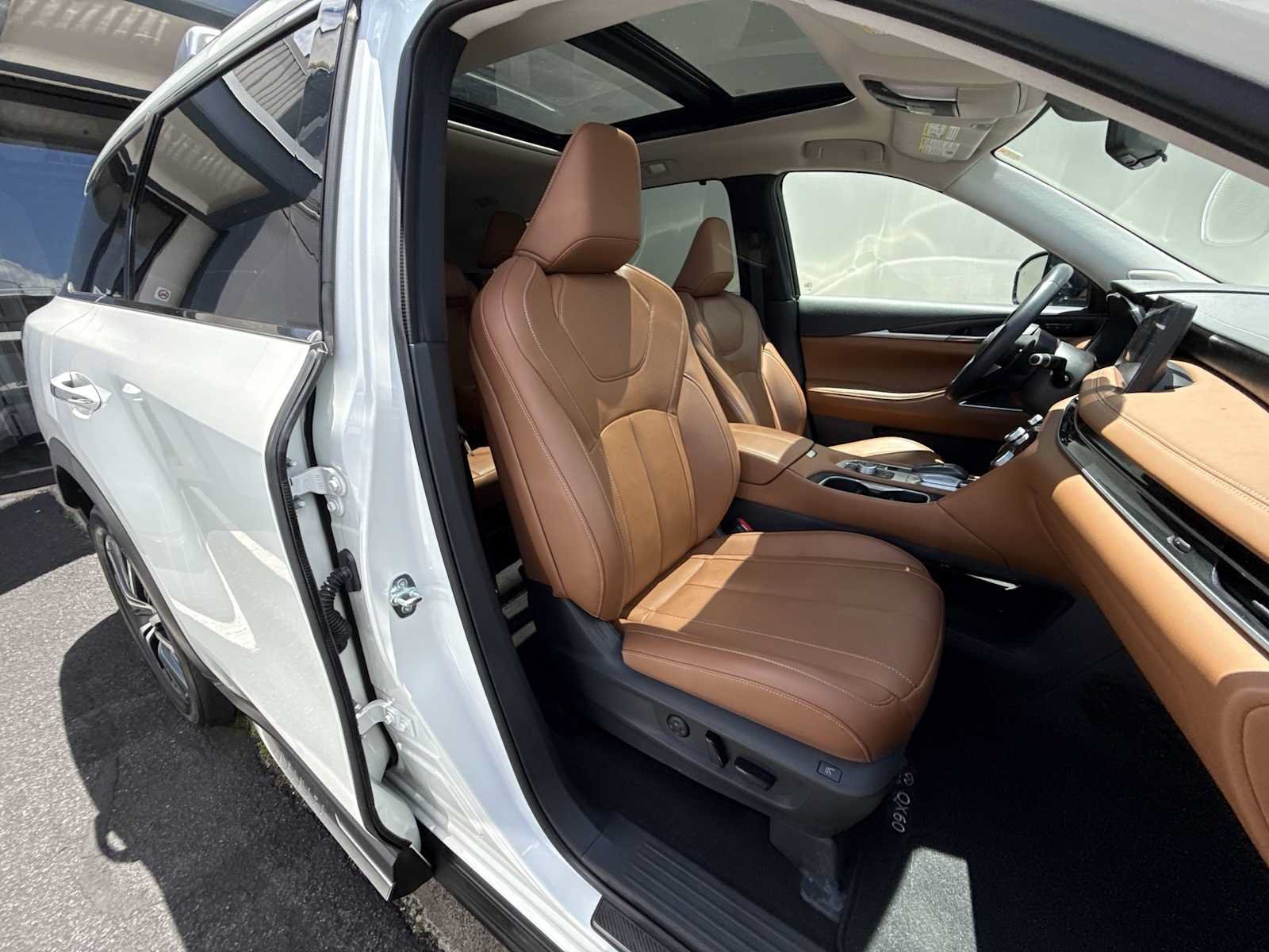 Used 2023 INFINITI QX60 Sensory w/ Vision Package AWD/4WD image 27