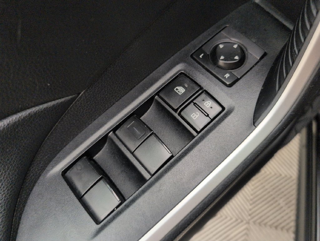 Used 2020 Toyota RAV4 LE FWD image 31