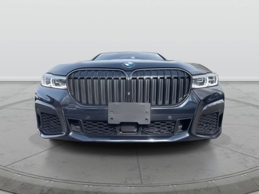 Used 2022 BMW 750i xDrive w/ Executive Package AWD/4WD image 2