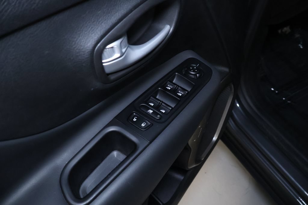 Used 2023 Jeep Renegade Latitude AWD/4WD image 13