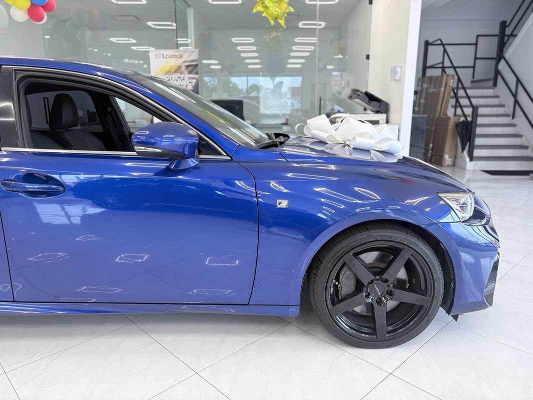 Used 2017 Lexus IS 200t F Sport w/ F Sport Package RWD image 9