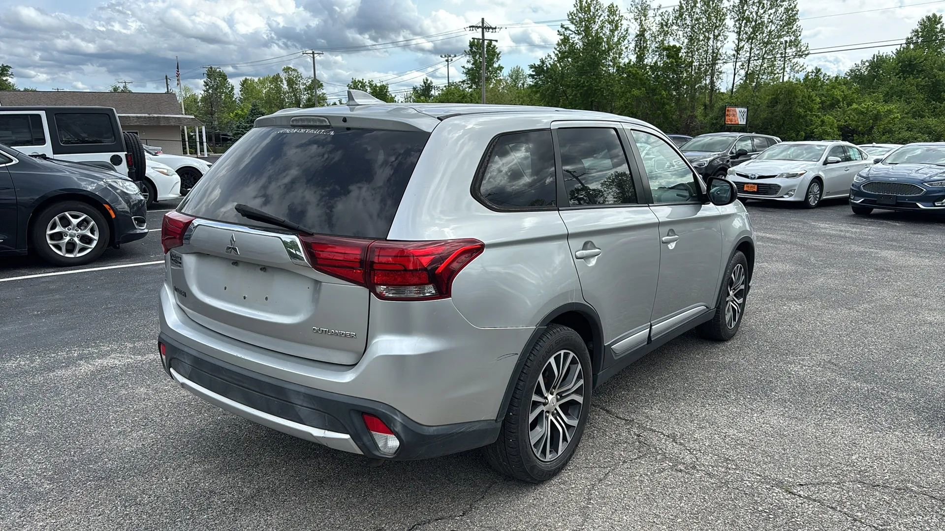 Used 2018 Mitsubishi Outlander ES FWD image 5