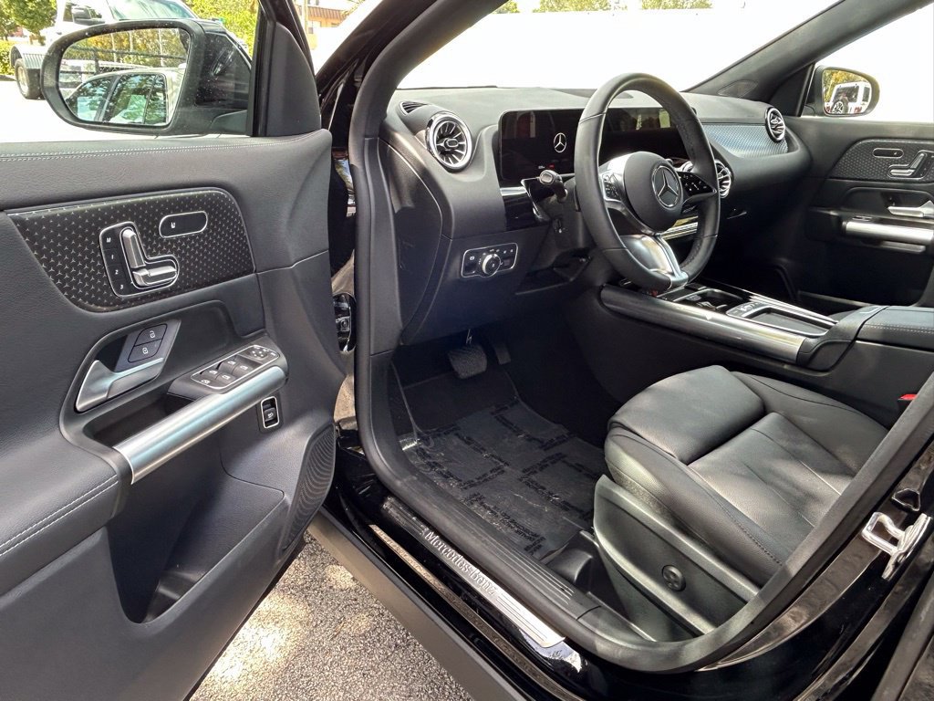 Used 2025 Mercedes-Benz GLA 250 4MATIC image 15