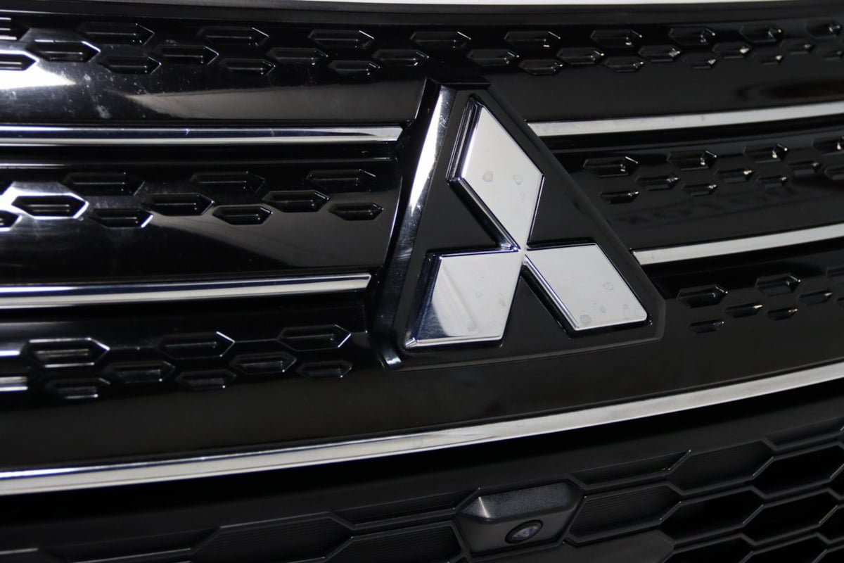 Used 2024 Mitsubishi Outlander 4WD Plug-In Hybrid image 29