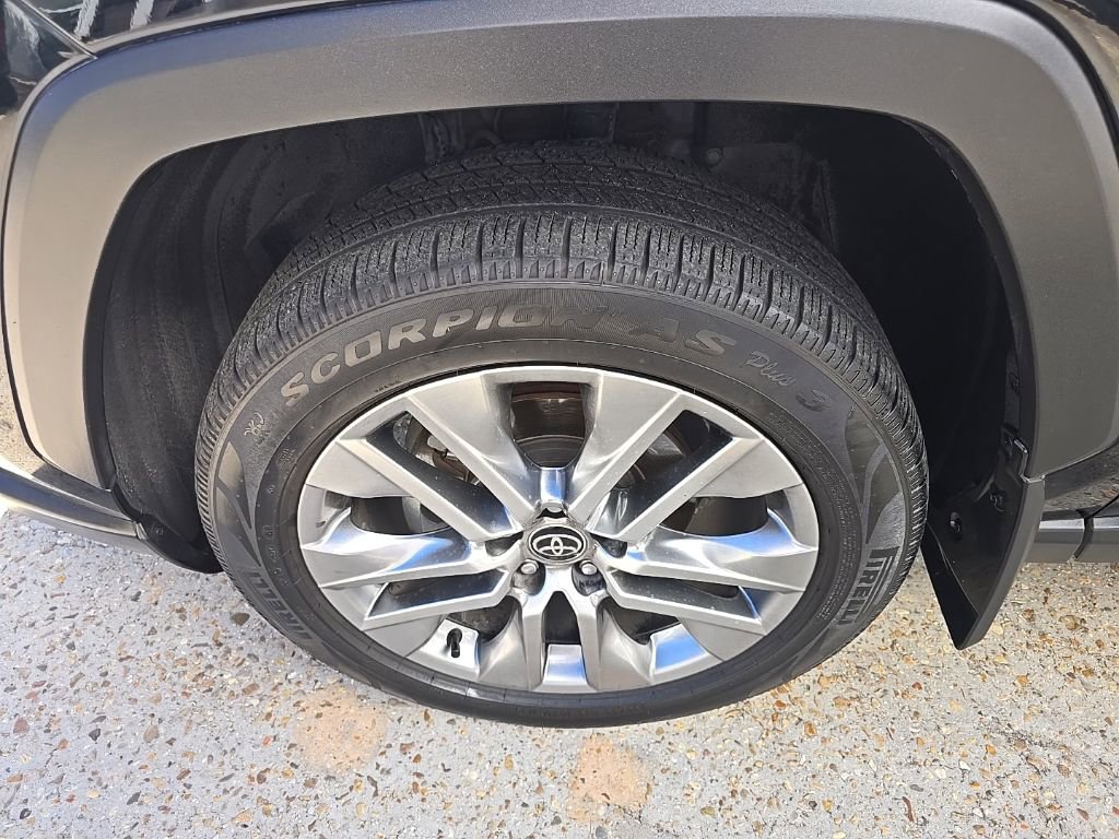 Used 2022 Toyota RAV4 XLE Premium image 46