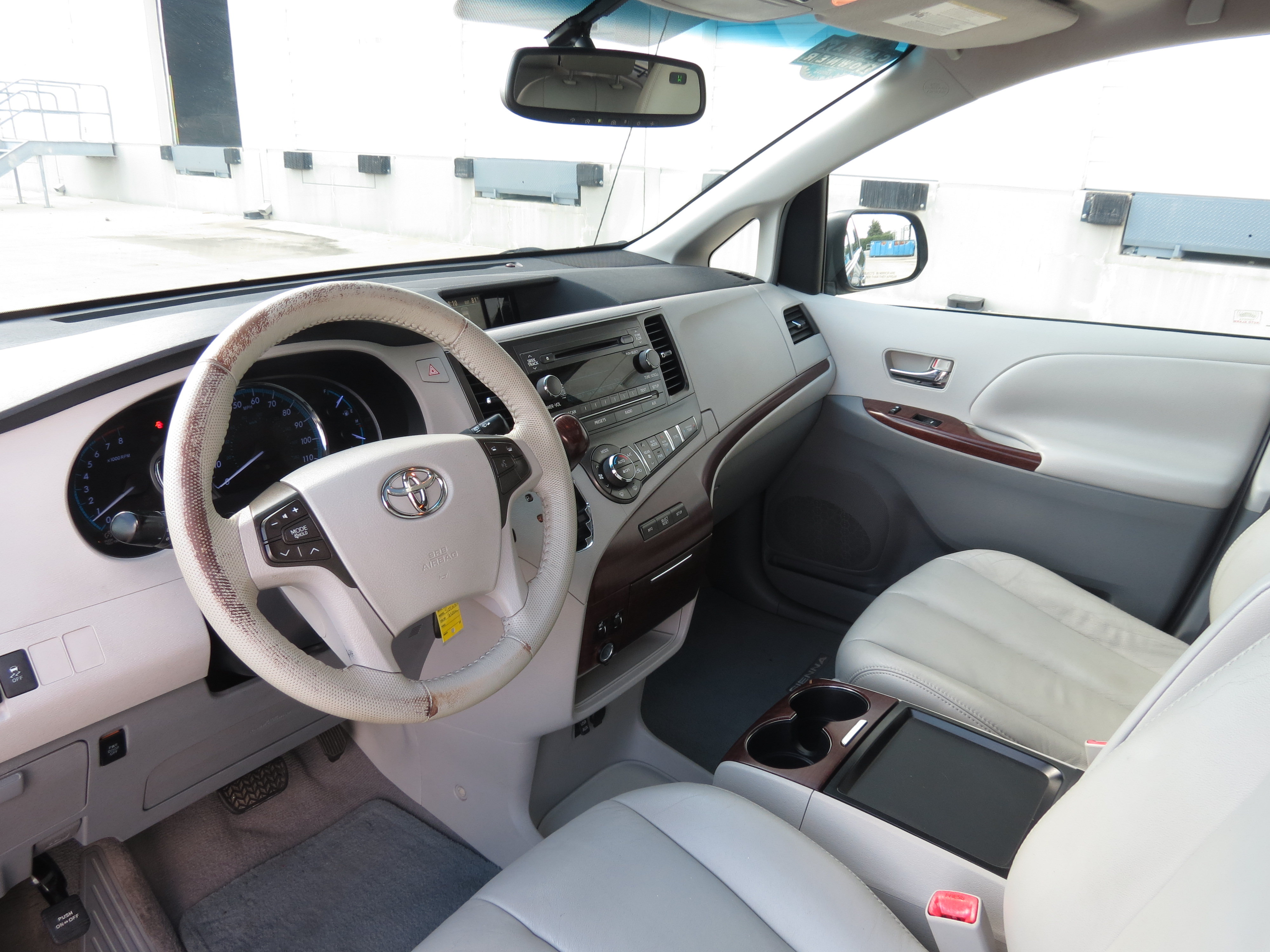 Used 2011 Toyota Sienna XLE FWD image 24