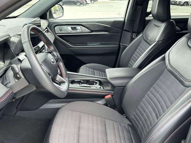 Used 2025 Ford Explorer ST-Line w/ ST-Line Street Pack AWD/4WD image 9