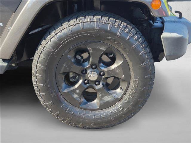 Used 2016 Jeep Wrangler Unlimited Sahara w/ Connectivity Group AWD/4WD image 22