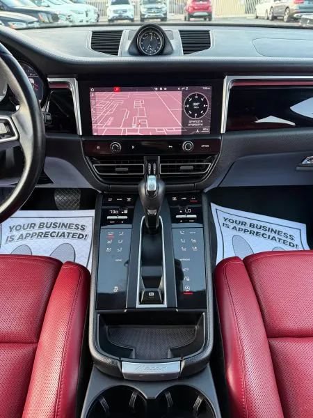 Used 2023 Porsche Macan AWD/4WD image 31