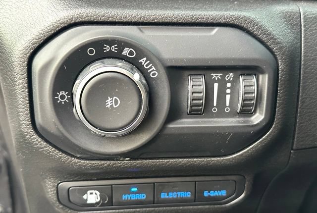 Used 2022 Jeep Wrangler Unlimited Sahara w/ Cold Weather Group AWD/4WD image 22