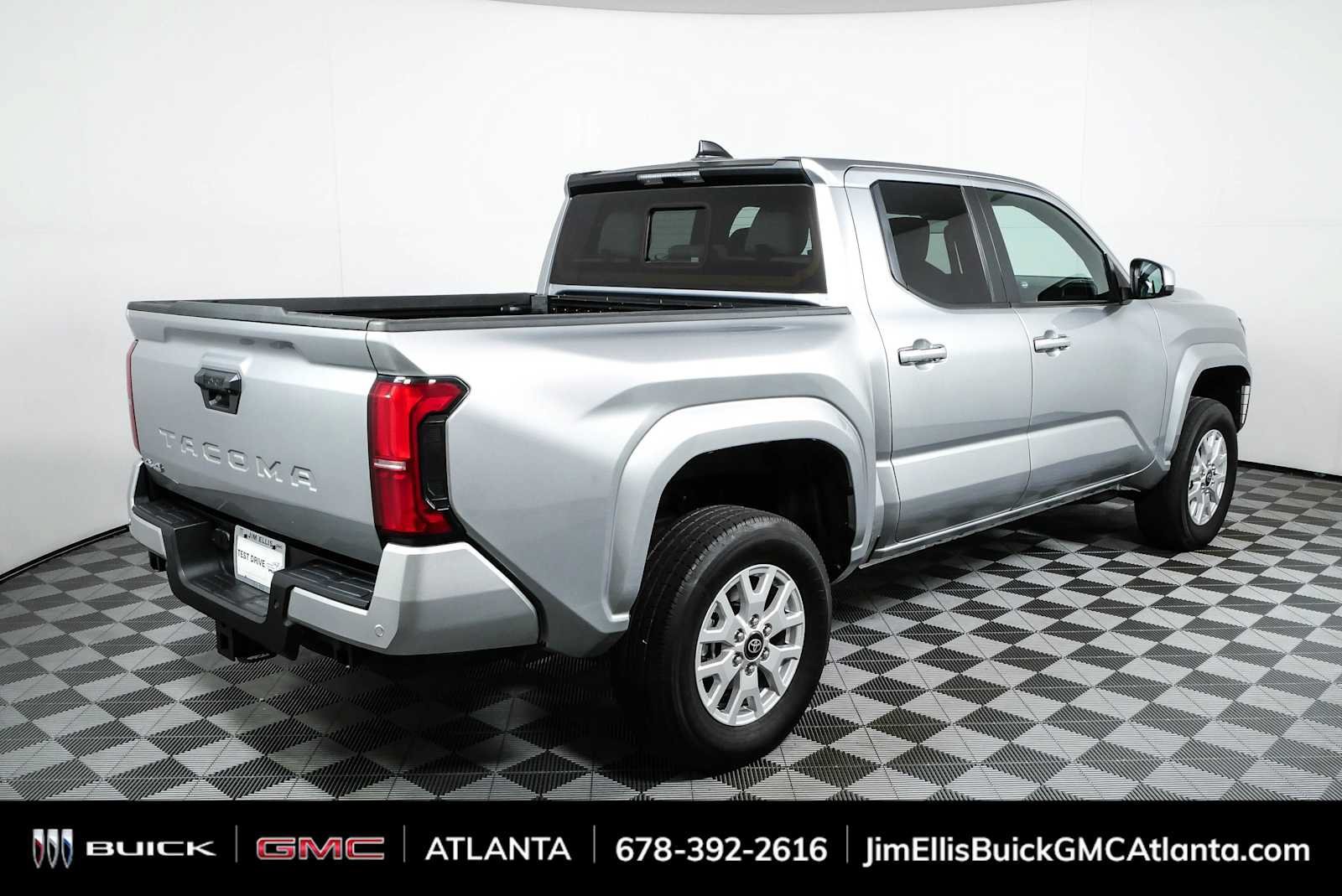 Used 2024 Toyota Tacoma SR5 AWD/4WD image 3