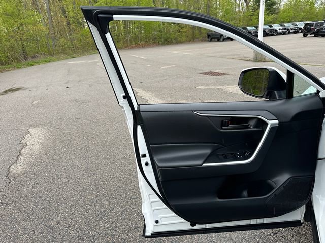 Used 2024 Toyota RAV4 LE AWD/4WD image 28