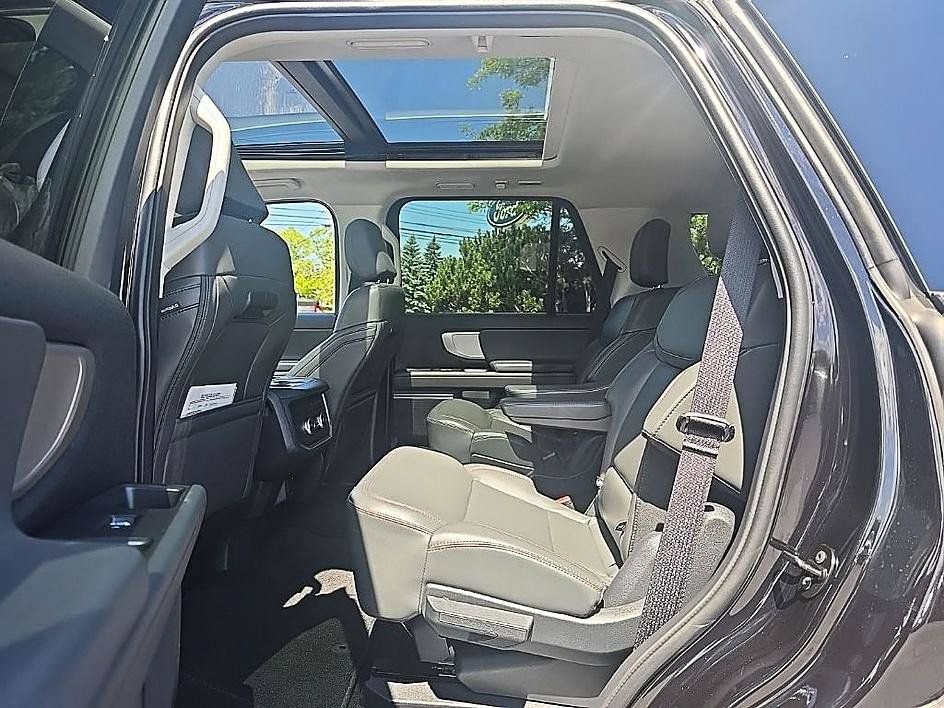 Used 2025 Ford Expedition Active AWD/4WD image 31