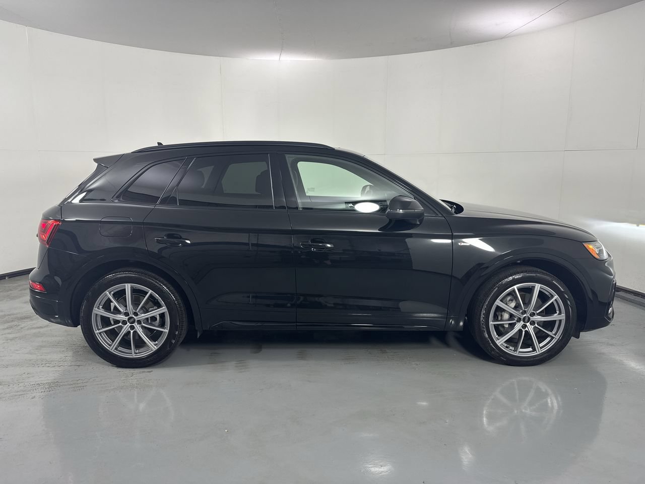 Used 2023 Audi Q5 e Premium Plus w/ Premium Plus Package AWD/4WD image 38