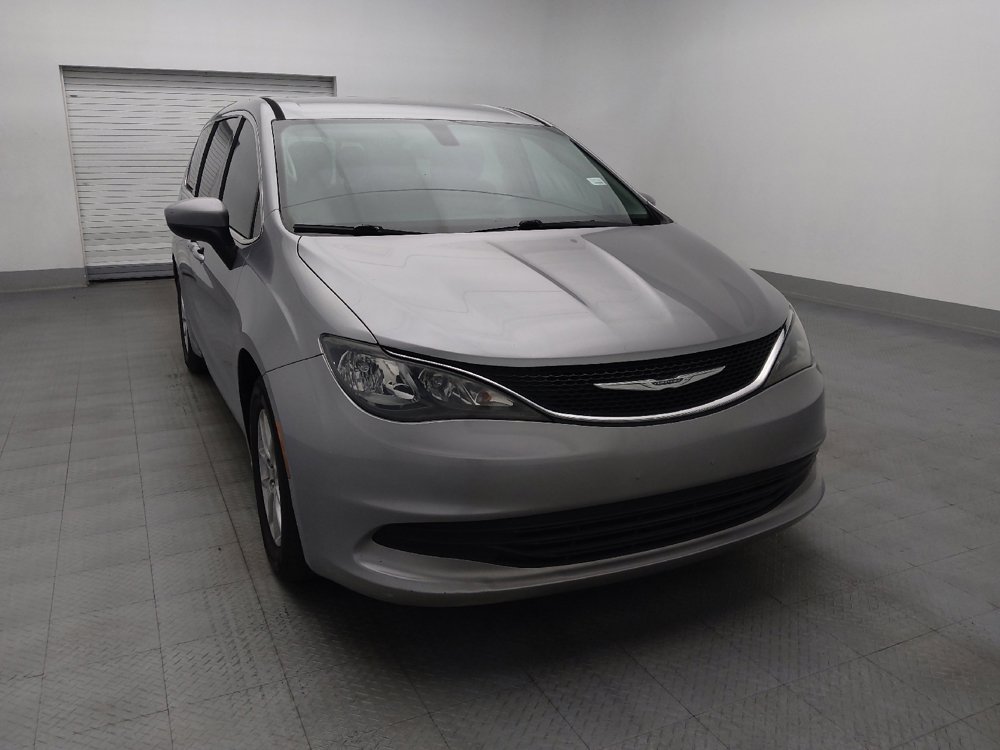 Used 2017 Chrysler Pacifica Touring FWD image 14