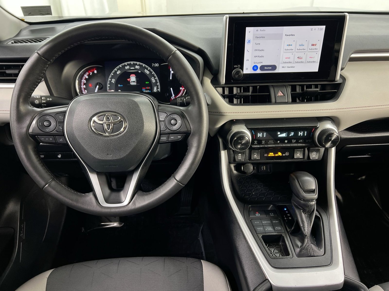 Used 2024 Toyota RAV4 XLE image 27