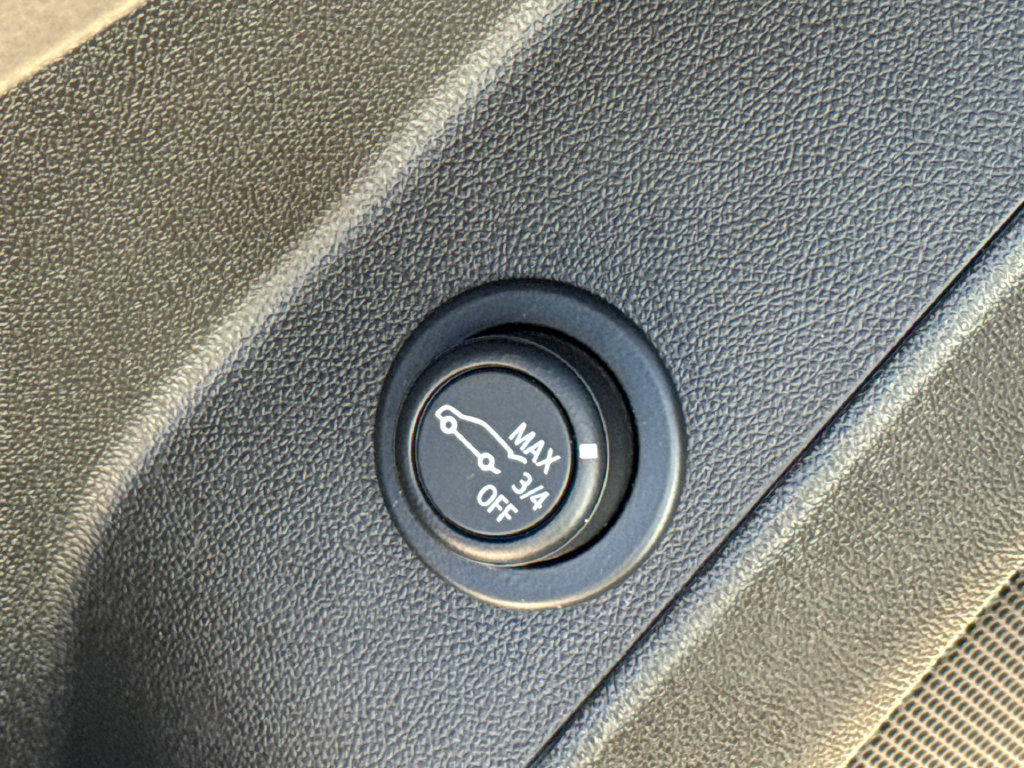 Used 2024 Chevrolet Equinox LT FWD image 21