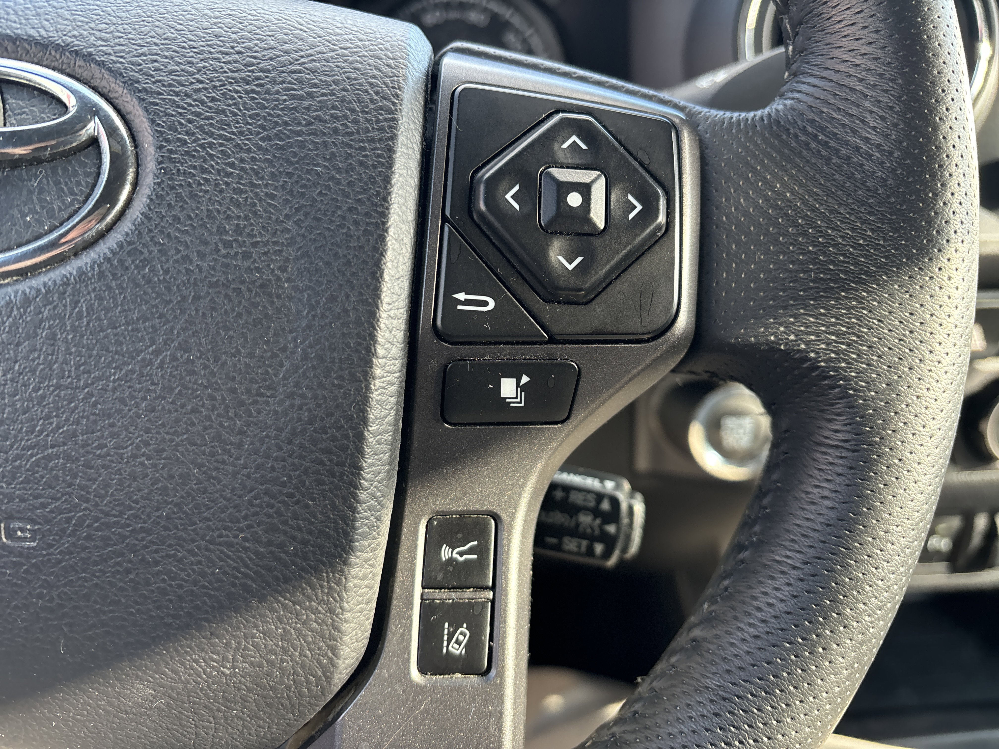 Used 2022 Toyota Tacoma TRD Sport image 19