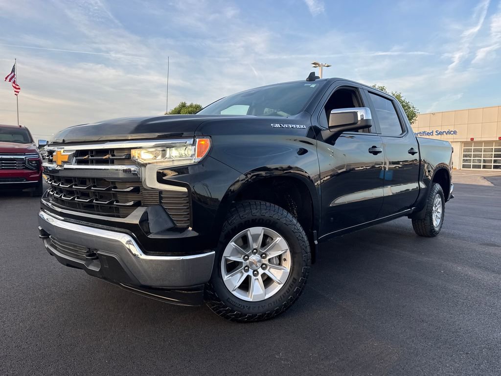 Used 2025 Chevrolet Silverado 1500 LT image 1