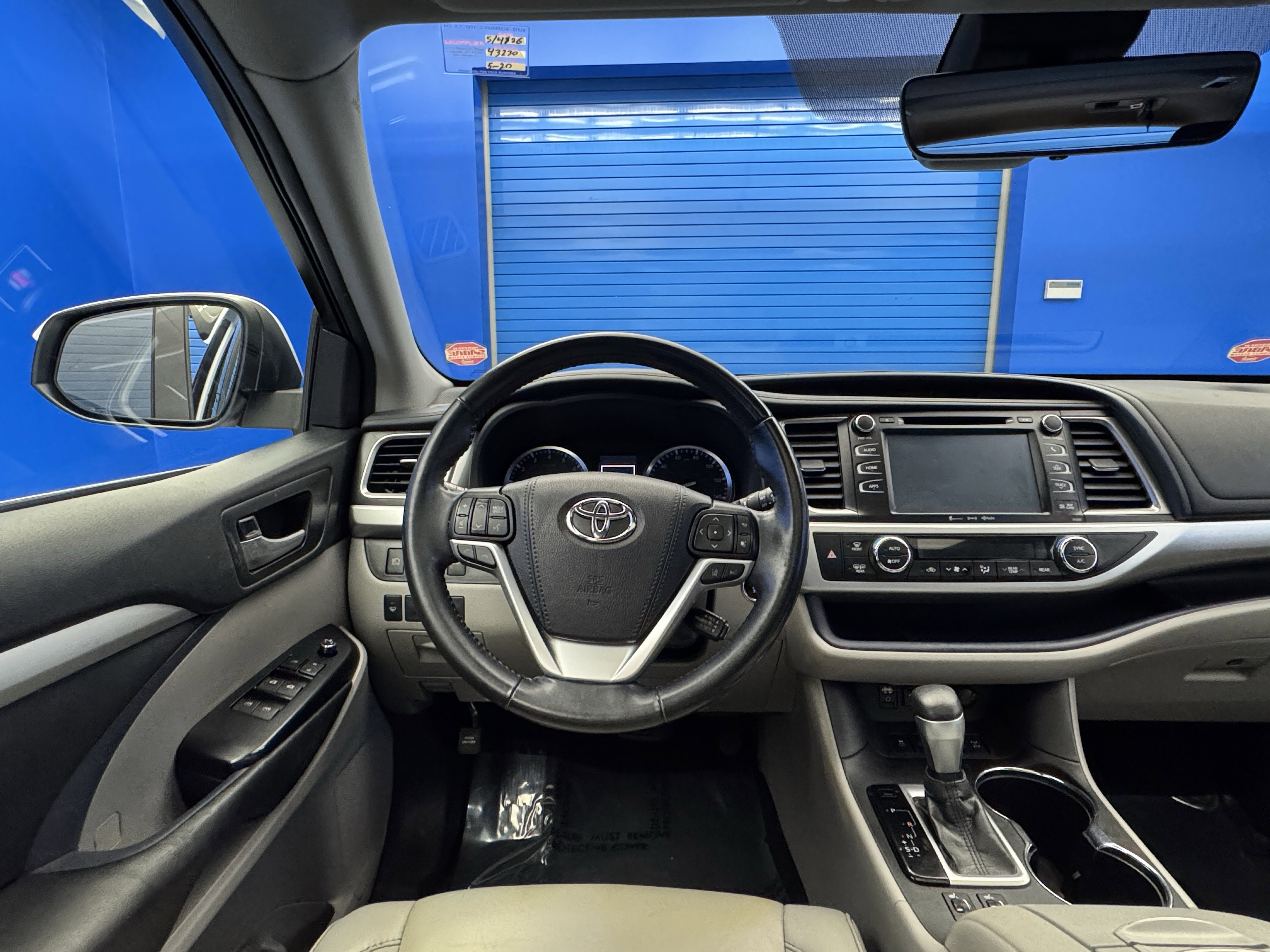 Used 2019 Toyota Highlander XLE image 29