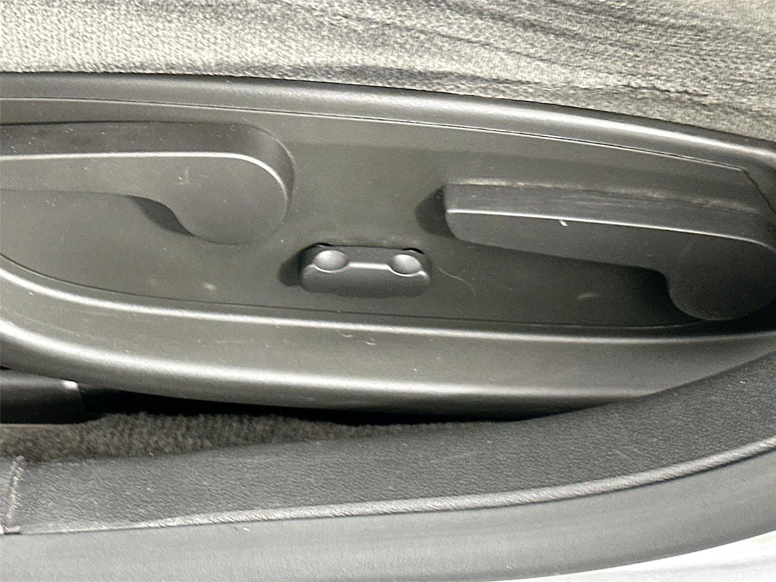 Used 2015 Chevrolet Impala LT image 18