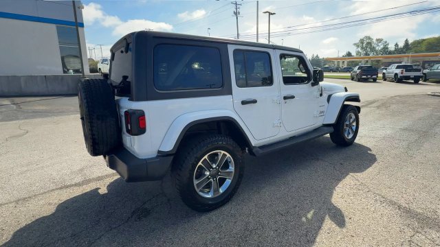 Used 2018 Jeep Wrangler Unlimited Sahara AWD/4WD image 8