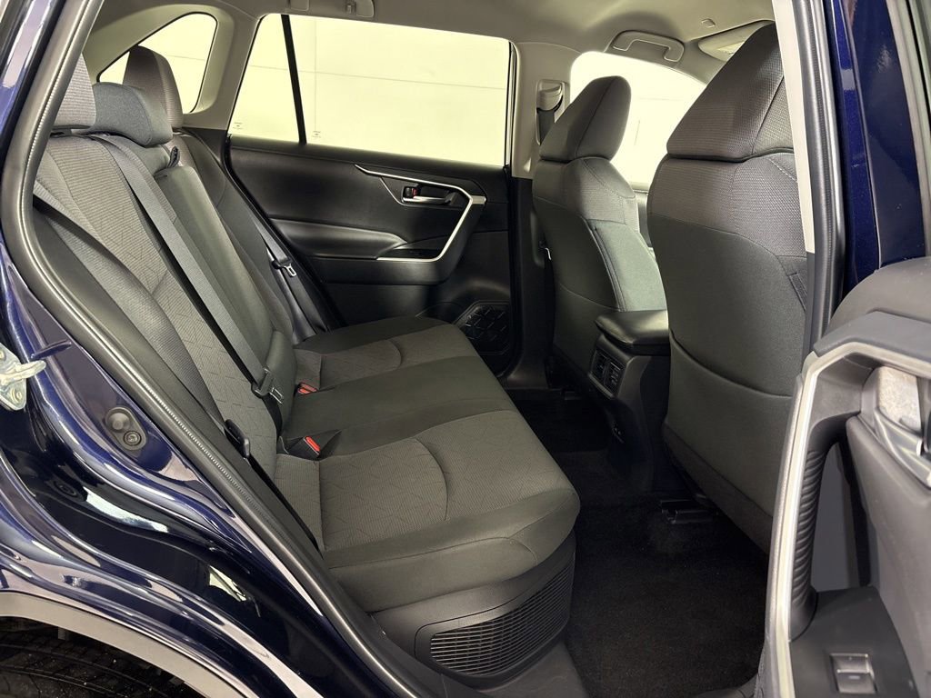 Used 2025 Toyota RAV4 XLE image 19