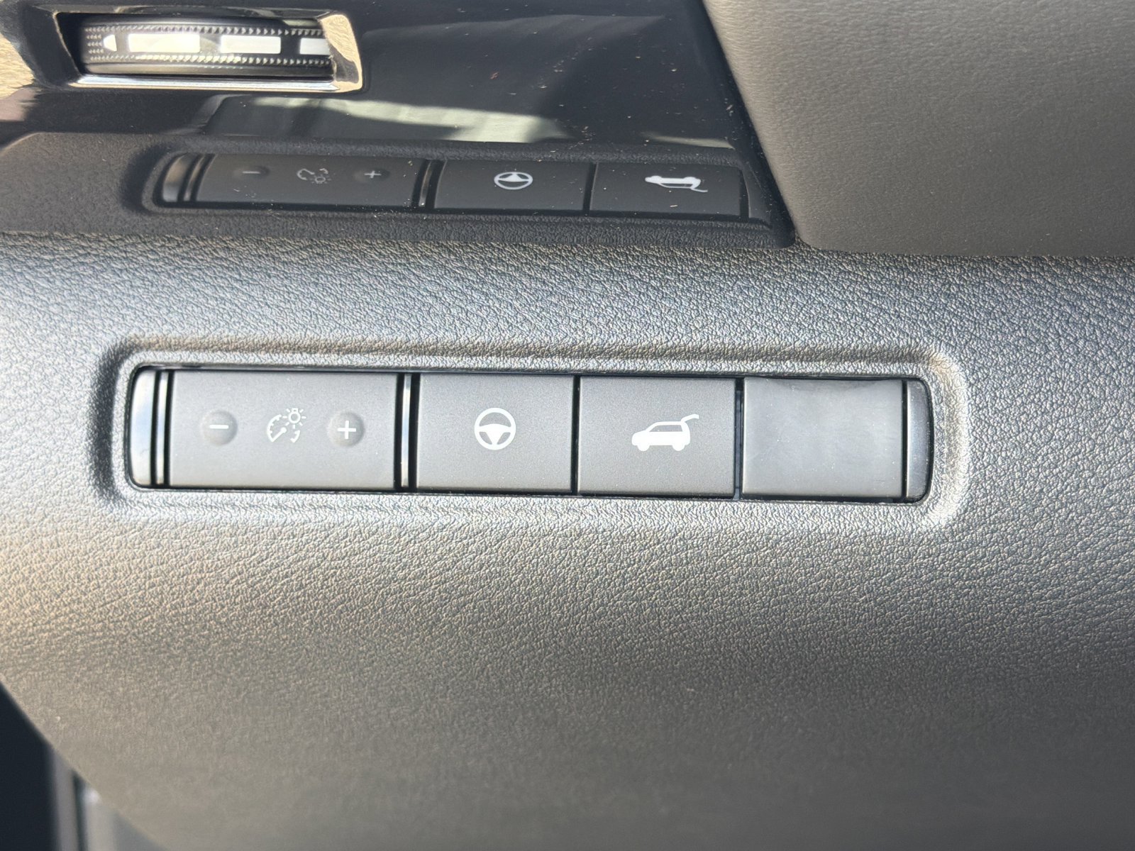 New 2026 Nissan Pathfinder SV w/ SV Premium Package FWD image 17