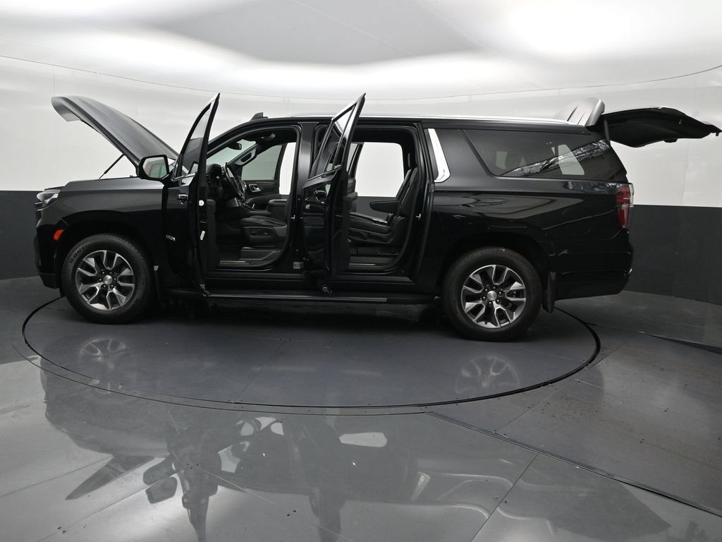 Used 2022 Chevrolet Suburban LT w/ Luxury Package RWD image 33